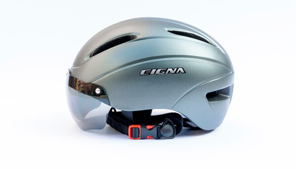 Casco urbano gris oscuro